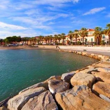 Appartamento 50 Mt Mare Con Parcheggio Riservato リーヴァ・リーグレ エクステリア 写真